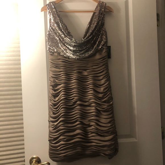 NEW!! Short formal dress - Picture 12 of 15